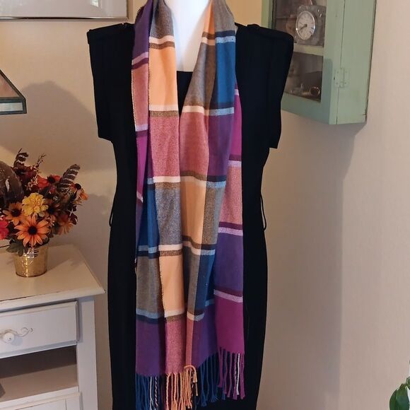 100% Cashmere Plaid Scarf - Picture 3 of 5